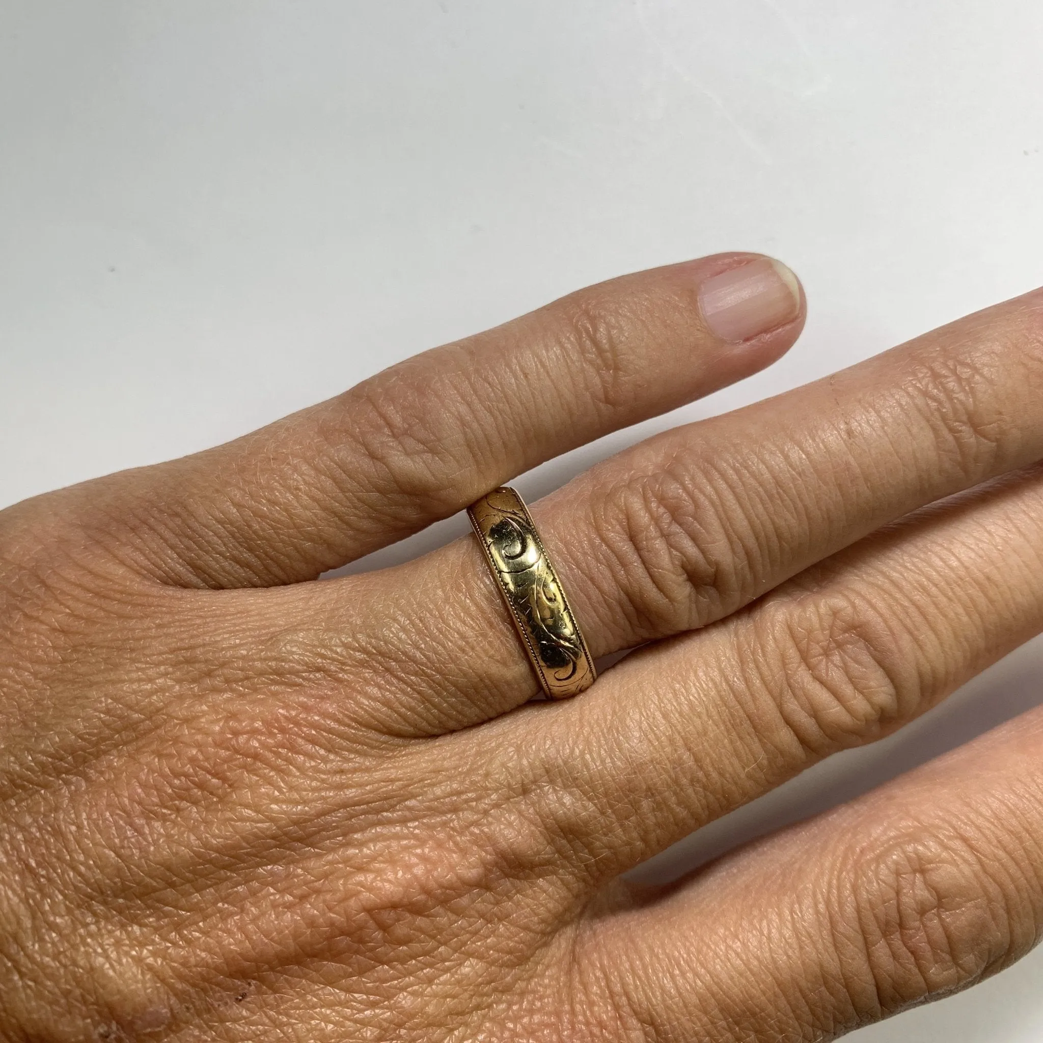 1970s Etched Gold Wedding Band or Stacking Ring in Yellow Gold. Estate Jewelry. Affordable Vintage.