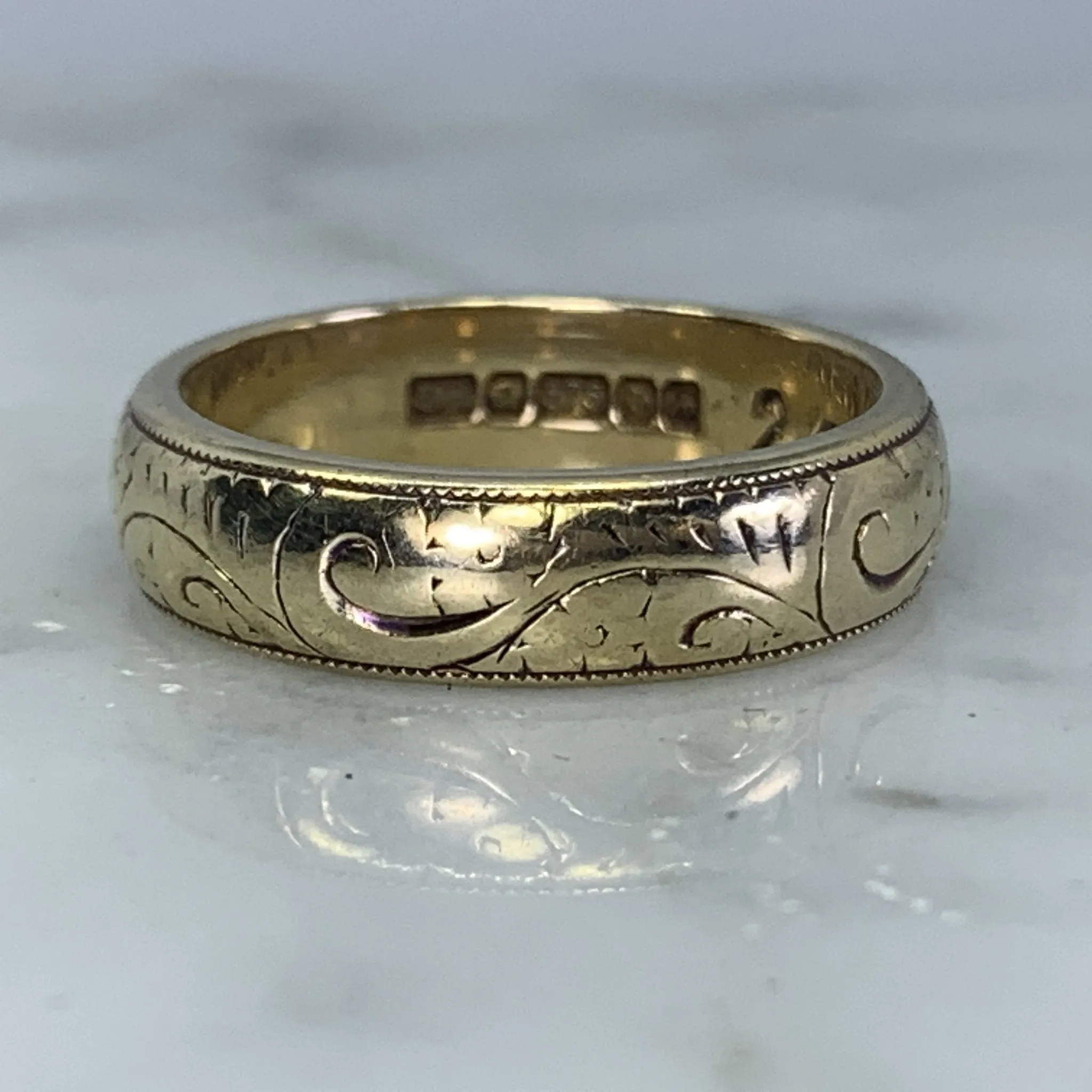 1970s Etched Gold Wedding Band or Stacking Ring in Yellow Gold. Estate Jewelry. Affordable Vintage.