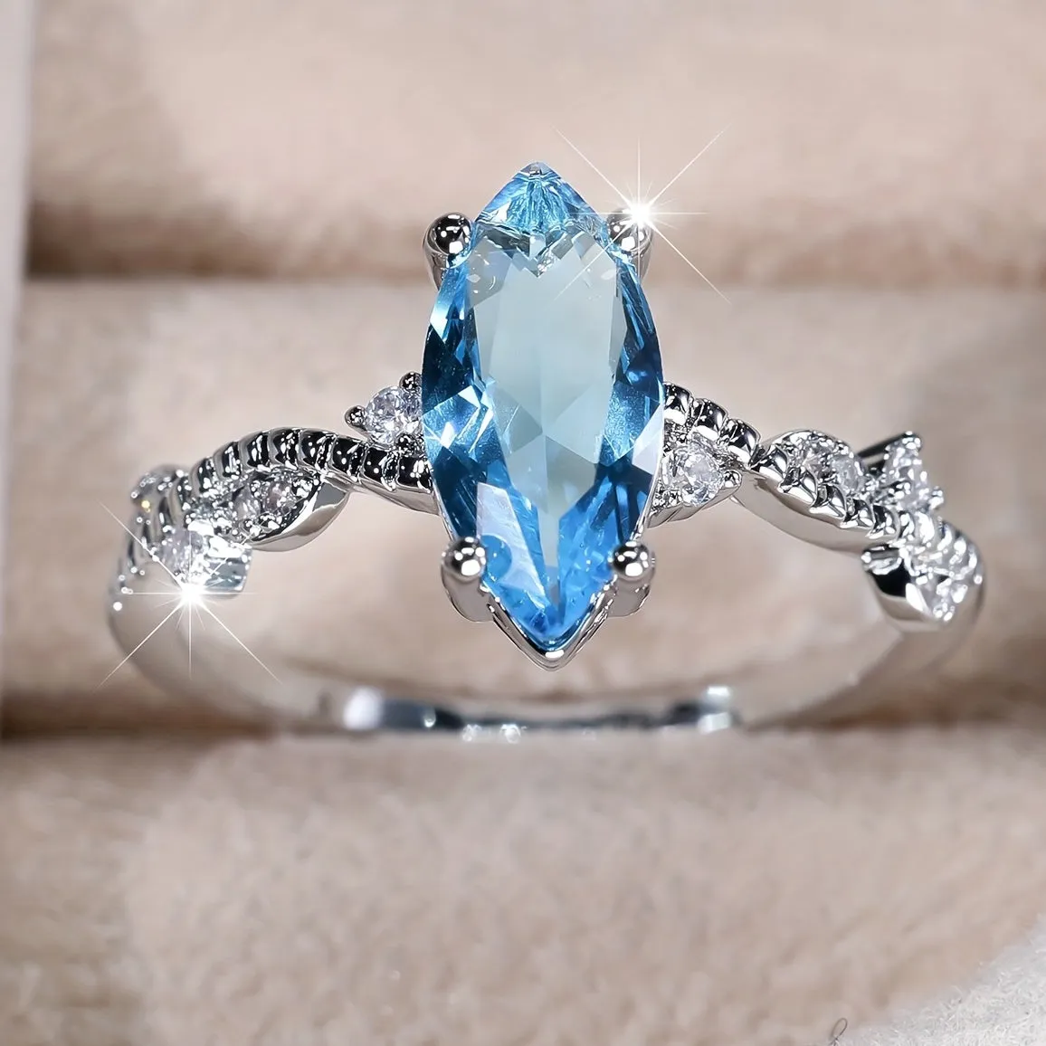 1pc Elegant Promise Ring Inlaid Ocean Blue Oval Zircon Shining With Micro Zircons Engagement Jewelry