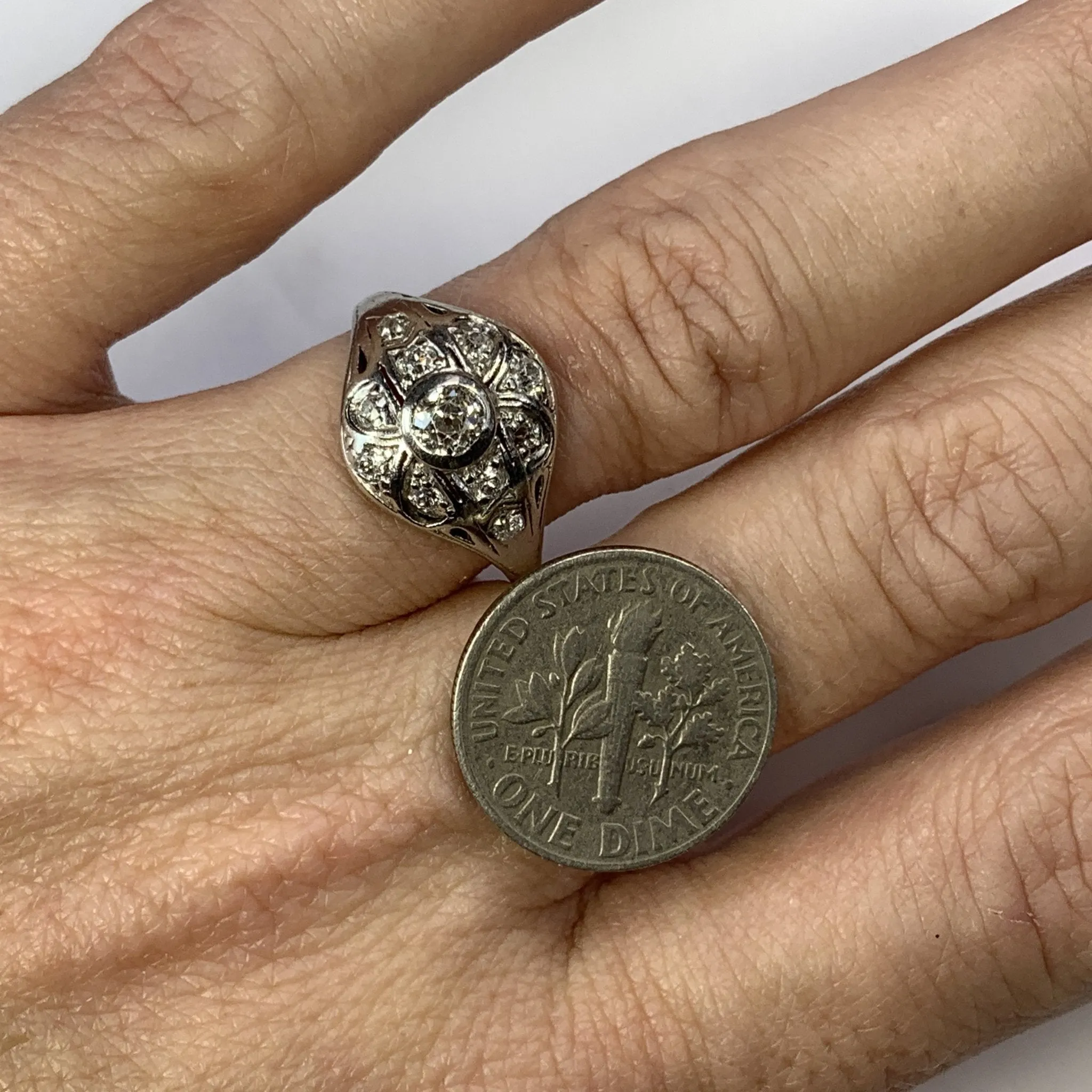 Antique Art Deco Diamond Engagement Ring in an 18K Gold Filigree Setting. 1920s Estate Jewelry.