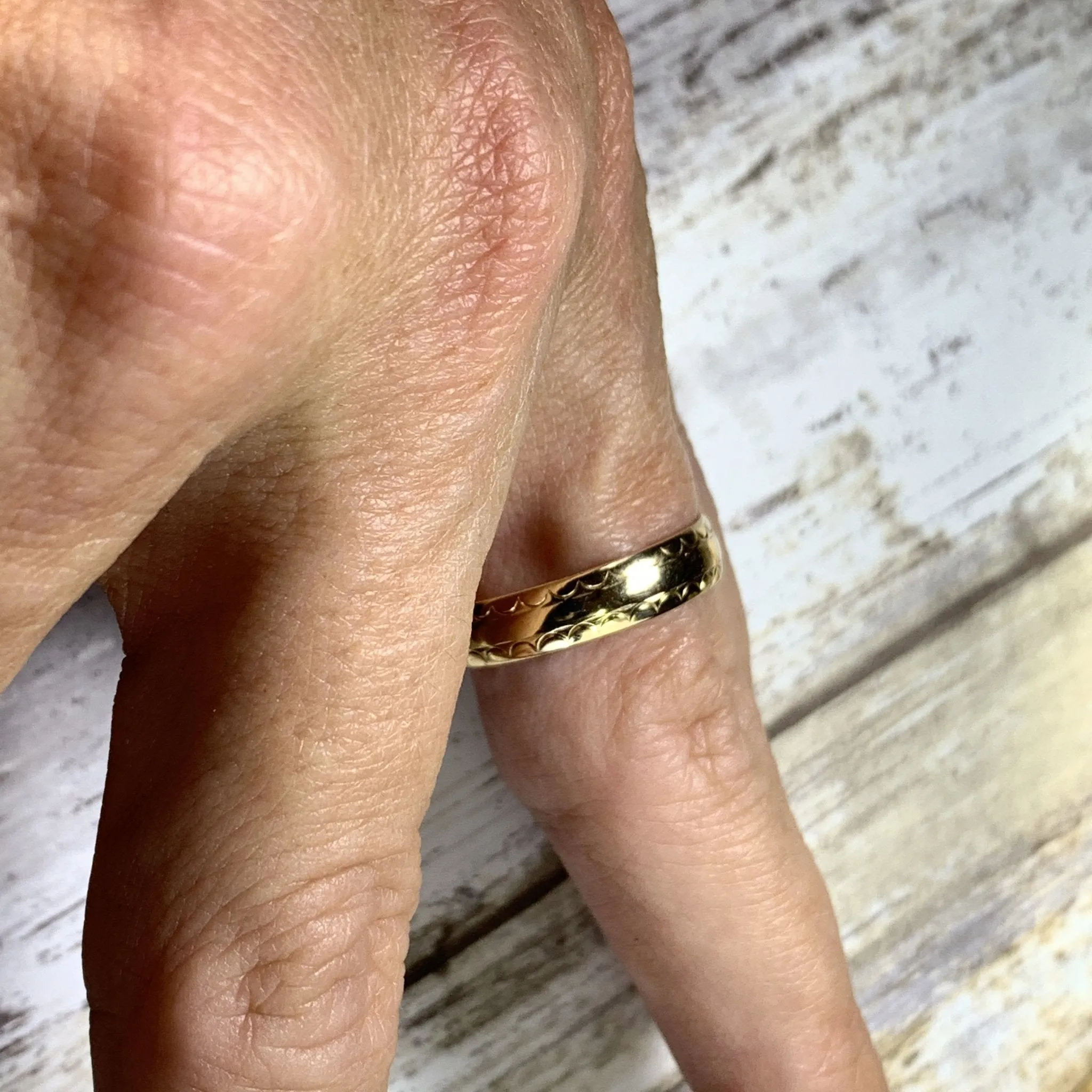 Gold Wedding Band or Stacking Ring in 9k Yellow Gold. Antique Estate Jewelry Circa 1900s.