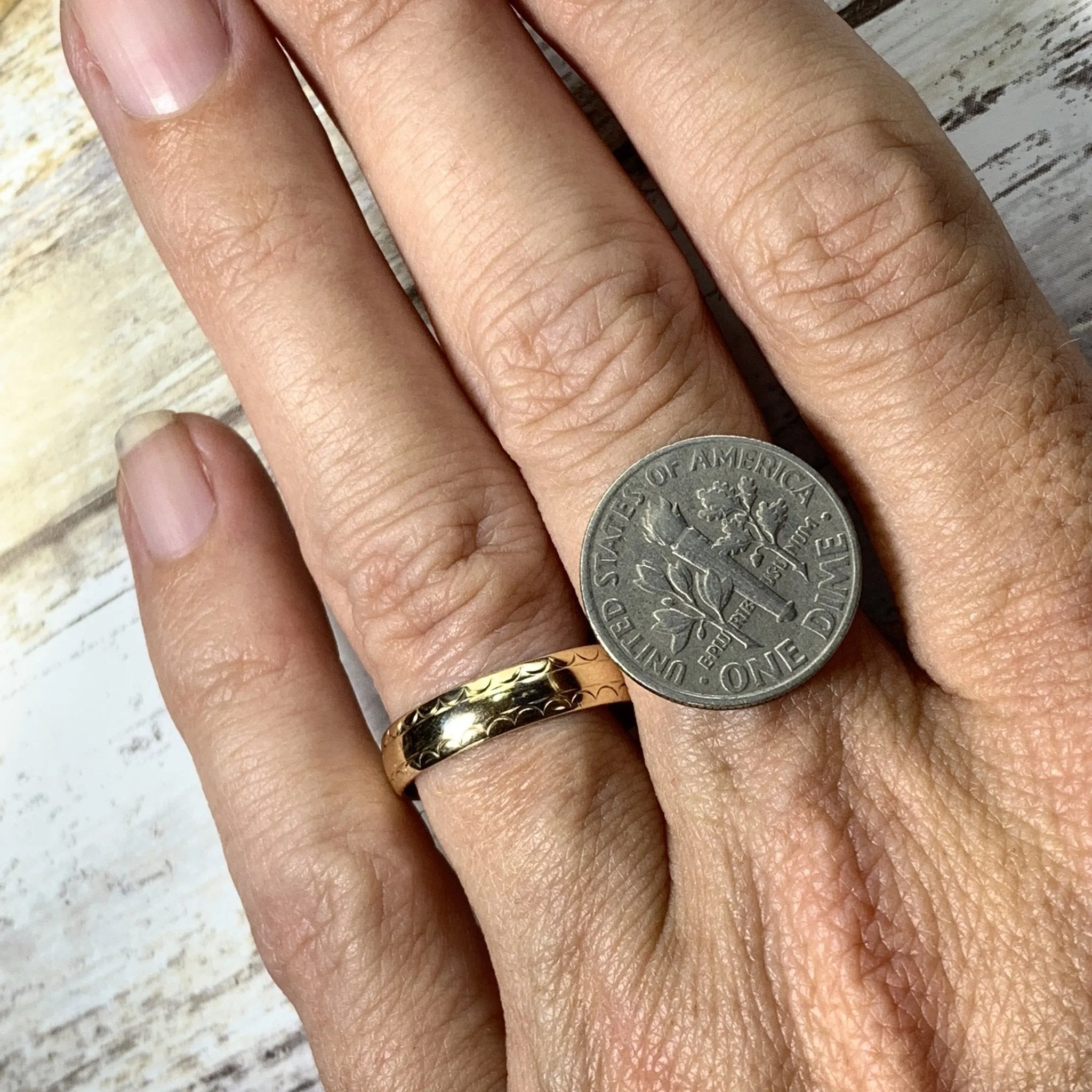 Gold Wedding Band or Stacking Ring in 9k Yellow Gold. Antique Estate Jewelry Circa 1900s.