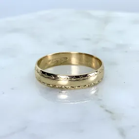 Gold Wedding Band or Stacking Ring in 9k Yellow Gold. Antique Estate Jewelry Circa 1900s.