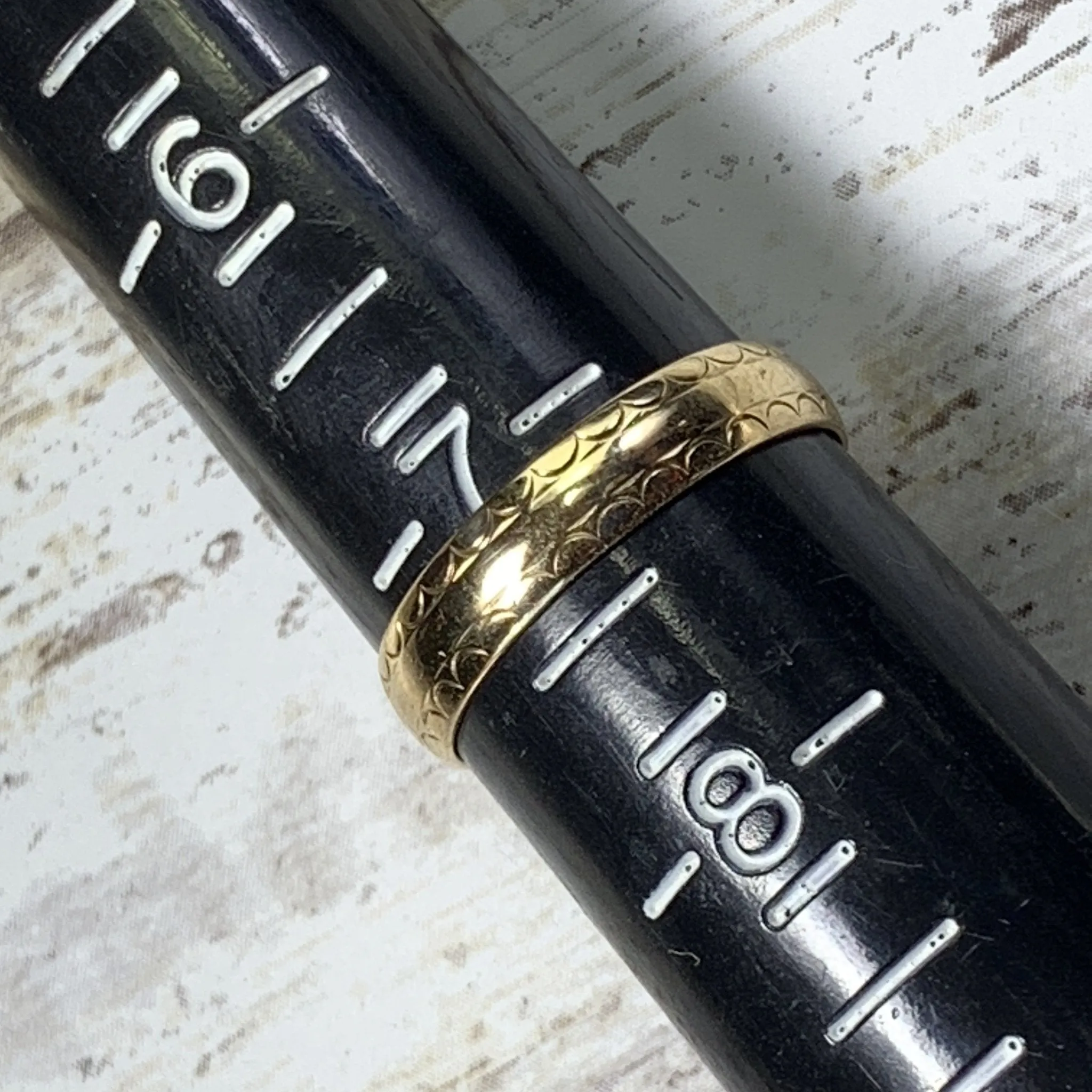 Gold Wedding Band or Stacking Ring in 9k Yellow Gold. Antique Estate Jewelry Circa 1900s.