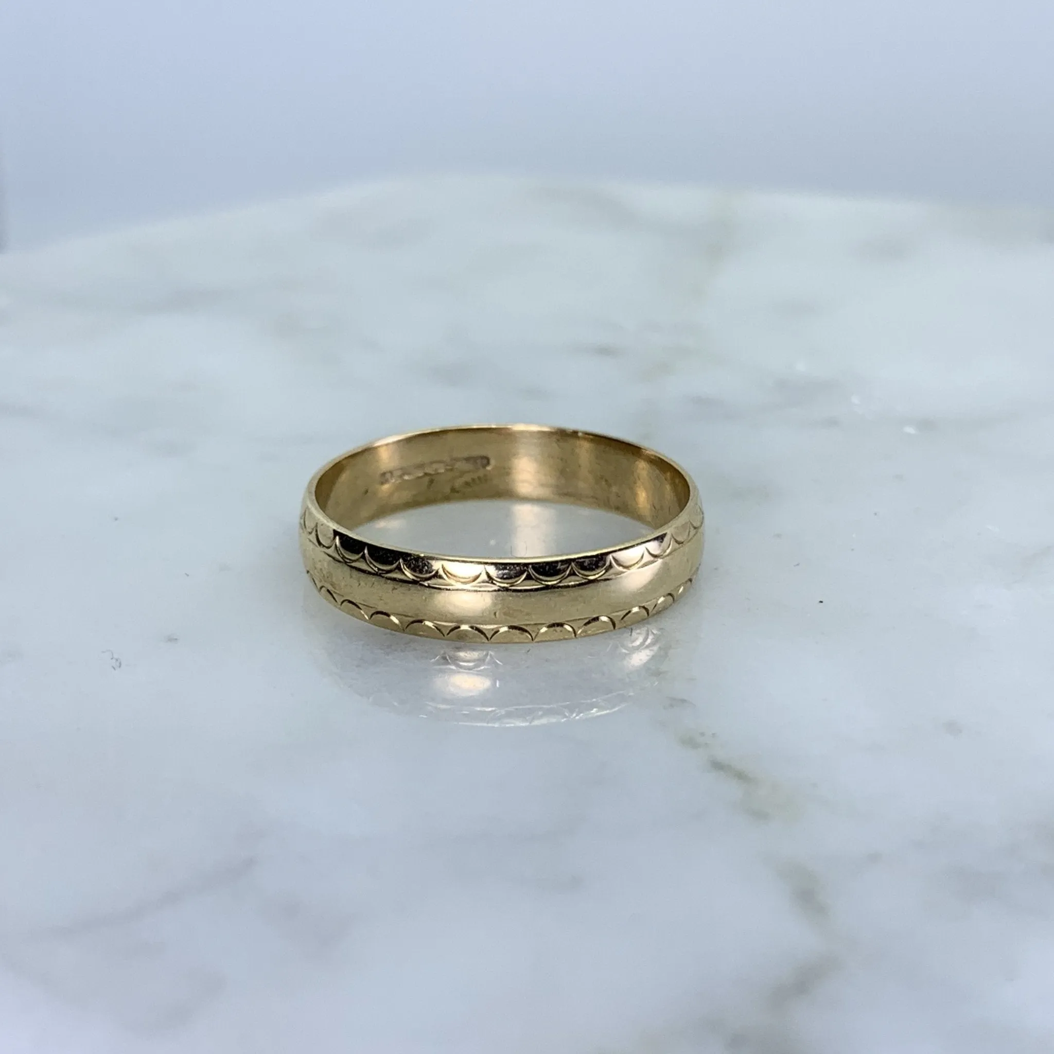 Gold Wedding Band or Stacking Ring in 9k Yellow Gold. Antique Estate Jewelry Circa 1900s.