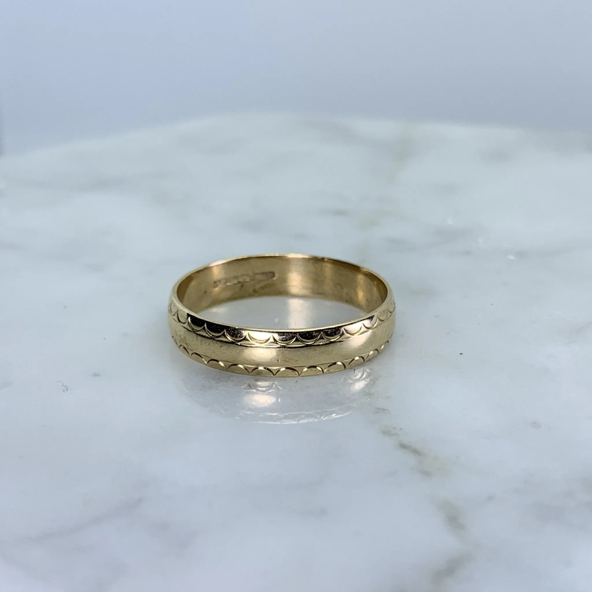 Gold Wedding Band or Stacking Ring in 9k Yellow Gold. Antique Estate Jewelry Circa 1900s.