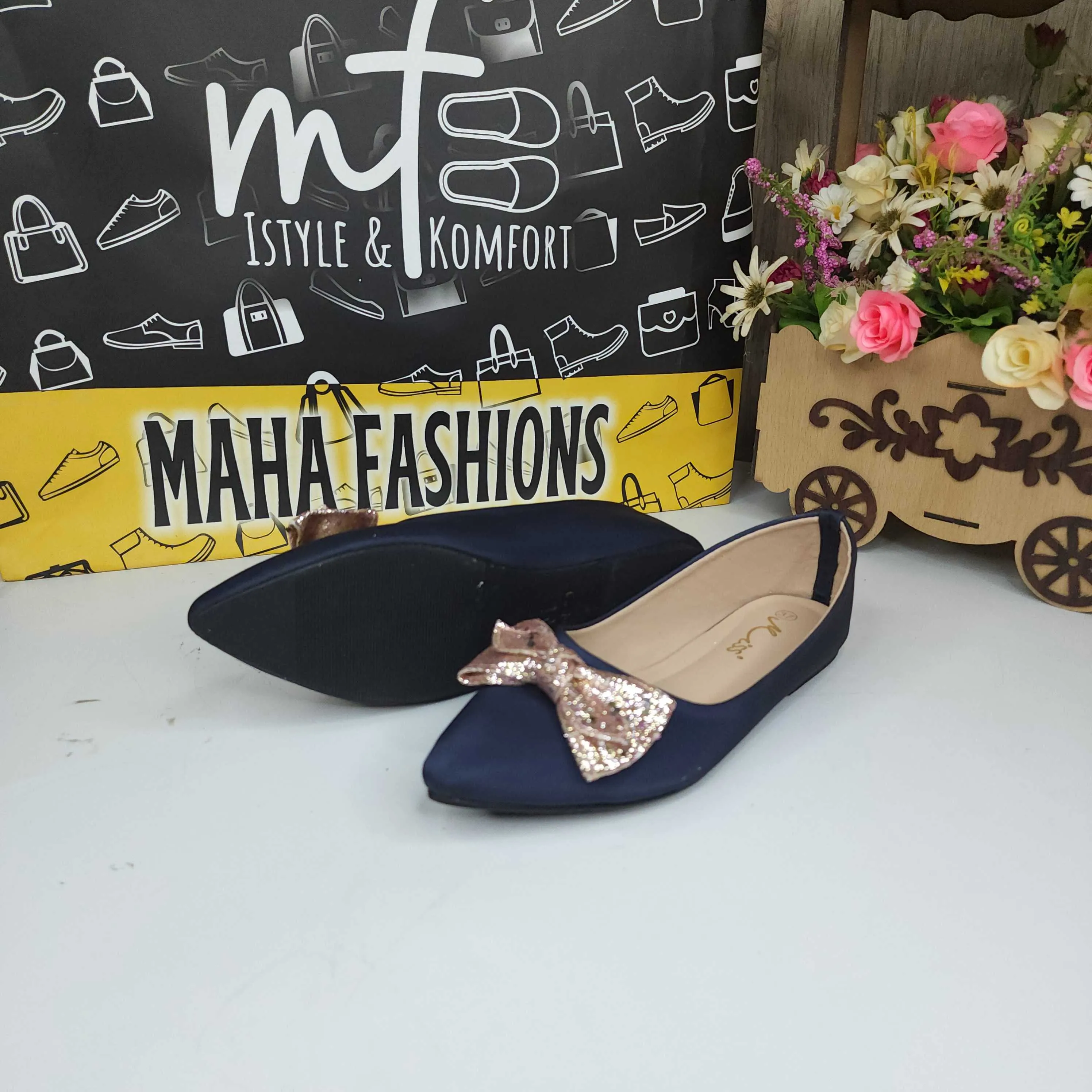 Navy Bow Pumps