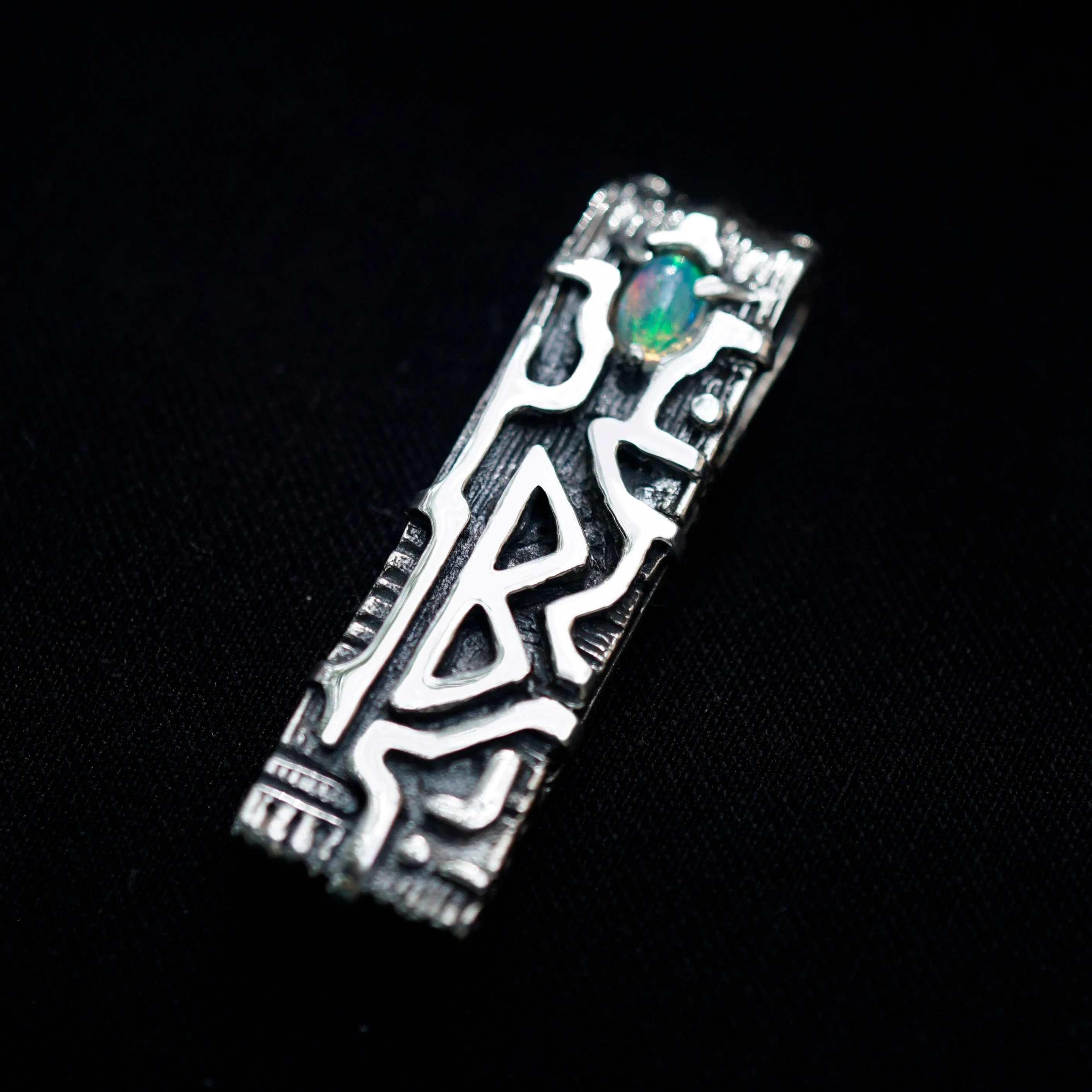 Rune pendant BERKANO