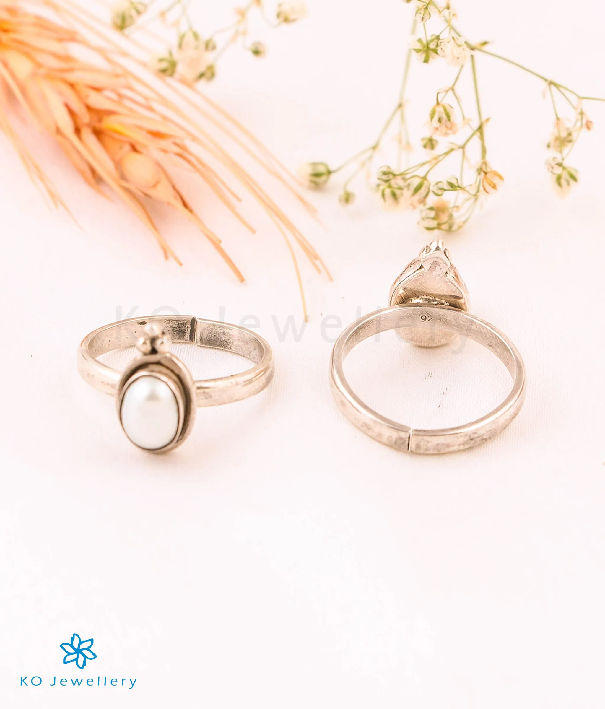 The Abhith Silver Gemstone Toe-Rings (Pearl)