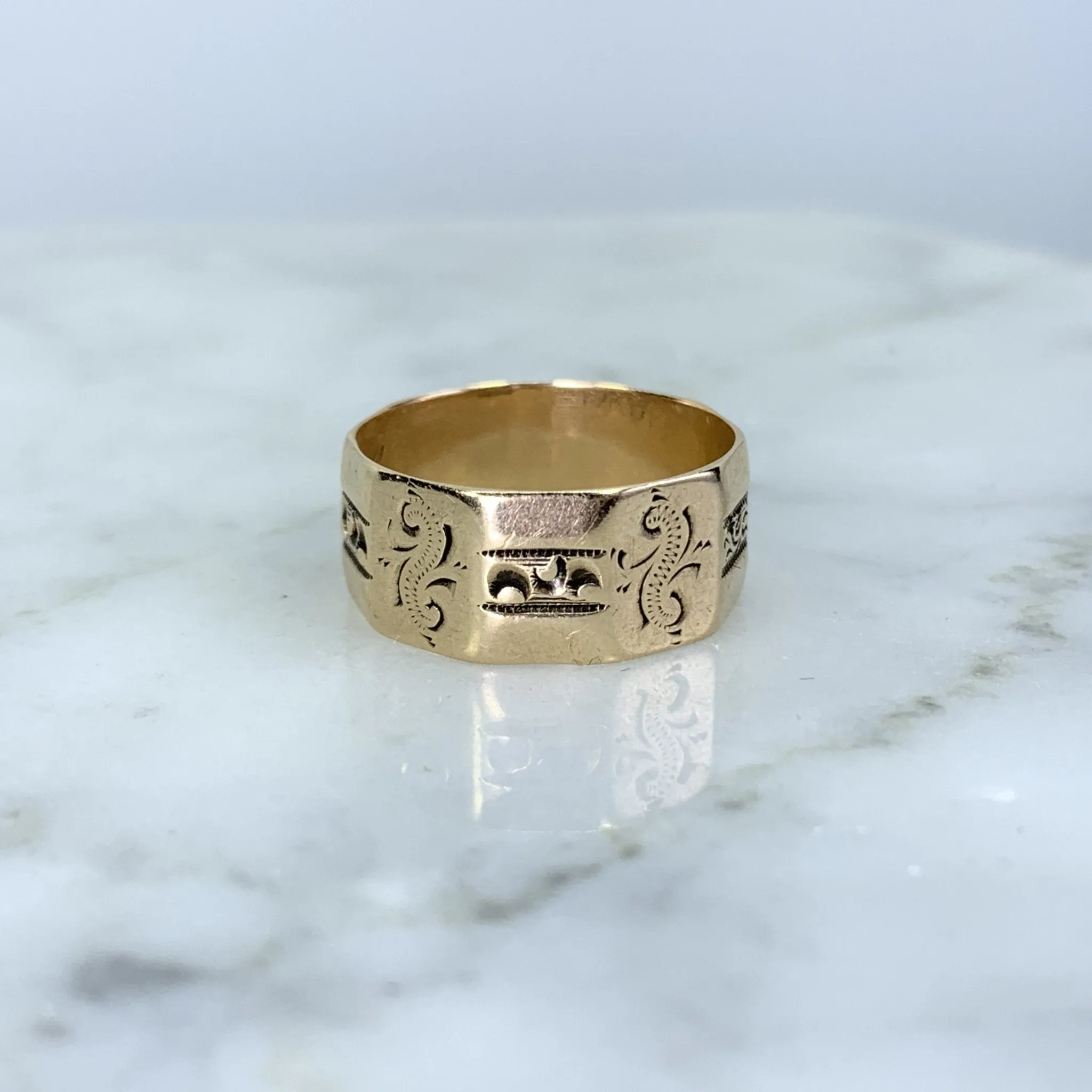 Victorian Etched Gold Wedding Band or Stacking Ring in 10k Rose Gold. Estate Jewelry. 1900s. Size 6.