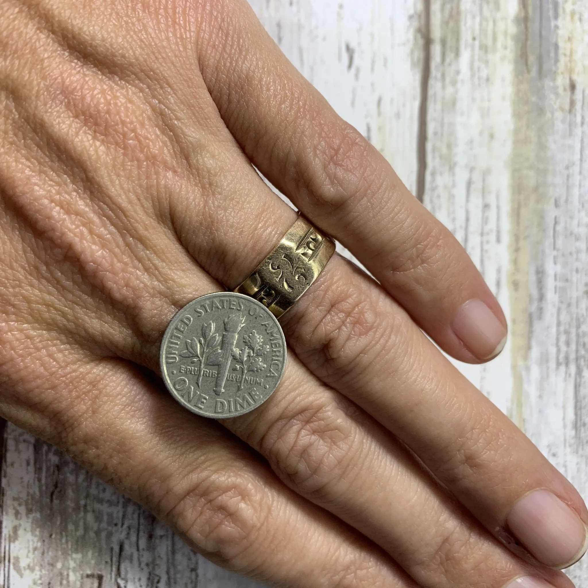 Victorian Etched Gold Wedding Band or Stacking Ring in 10k Rose Gold. Estate Jewelry. 1900s. Size 6.