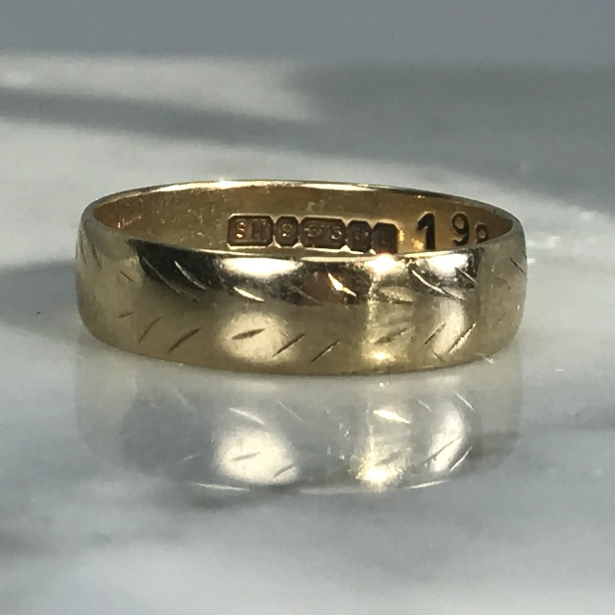 Vintage Etched Gold Wedding Band. 9k Yellow Gold. Stacking Ring. 1930s. Size 6 1/4. Estate Jewelry