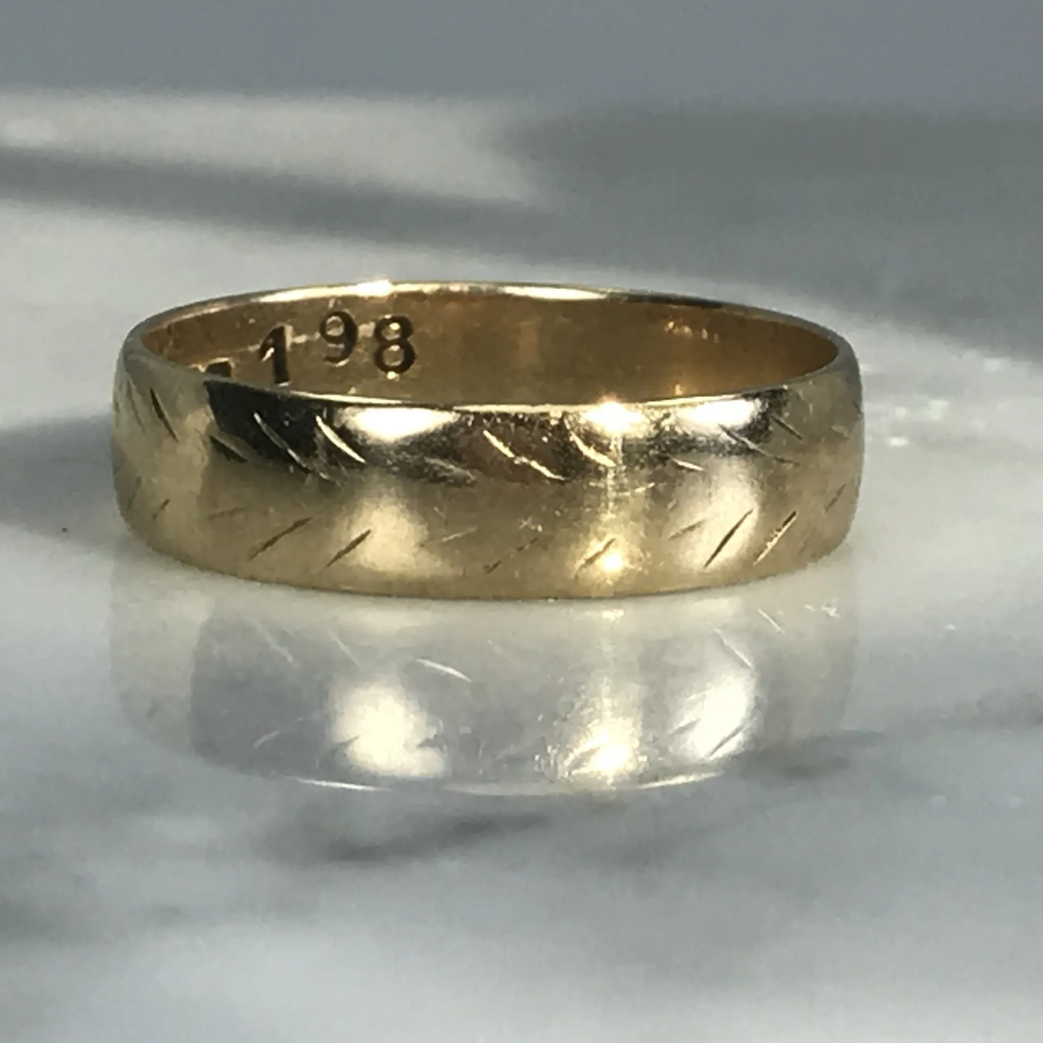 Vintage Etched Gold Wedding Band. 9k Yellow Gold. Stacking Ring. 1930s. Size 6 1/4. Estate Jewelry