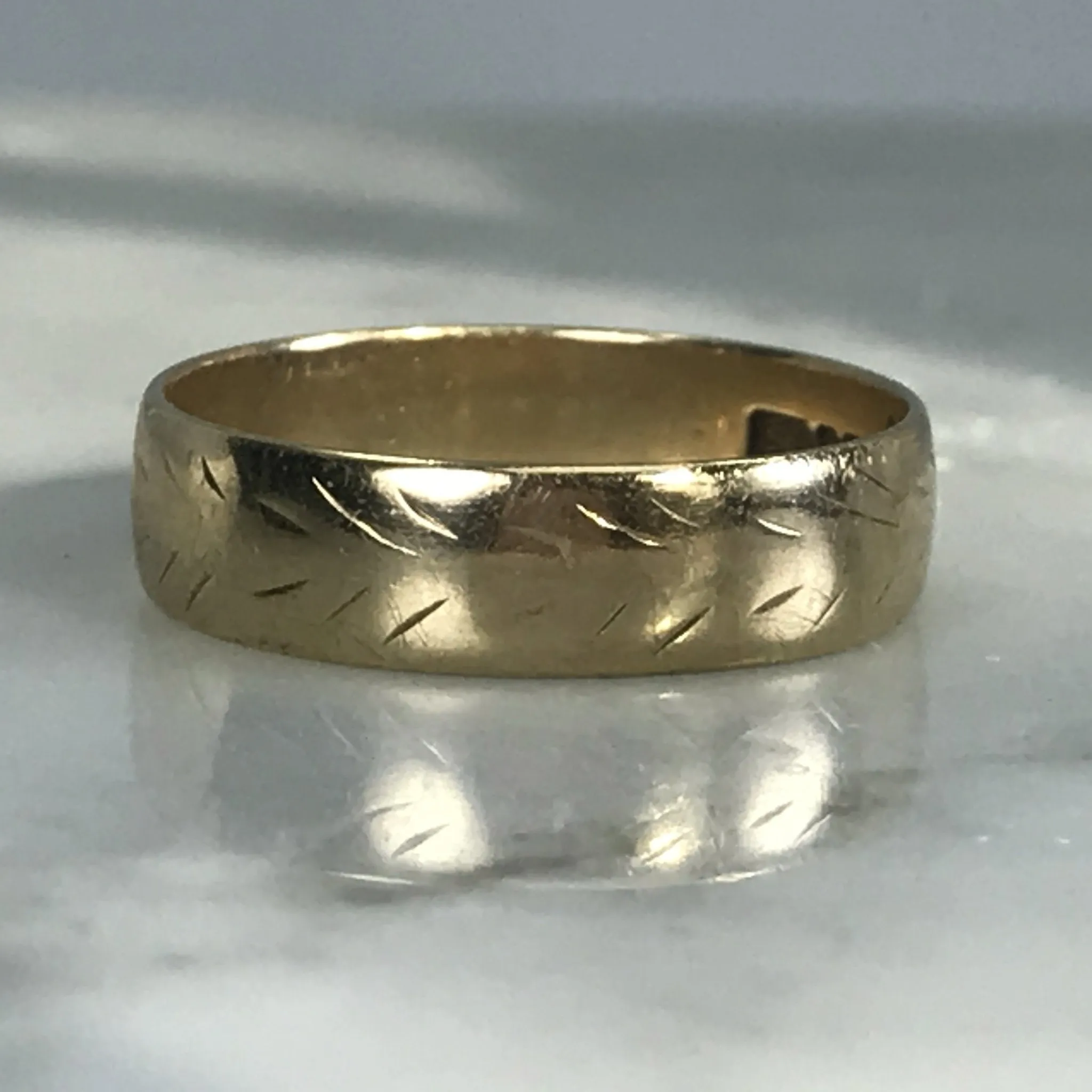 Vintage Etched Gold Wedding Band. 9k Yellow Gold. Stacking Ring. 1930s. Size 6 1/4. Estate Jewelry